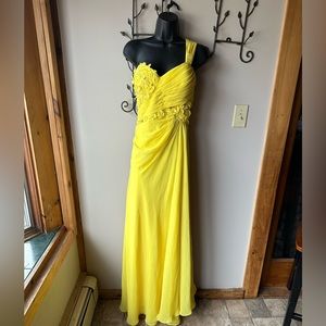 Yellow chiffon A-line gown. Bridesmaid, marines ball, formal.